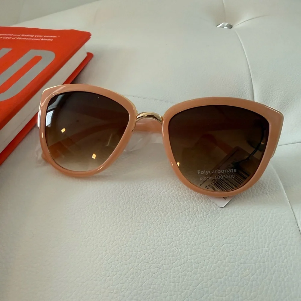 Chic Peach Cat-Eye Sunglasses - Picture 10 of 11